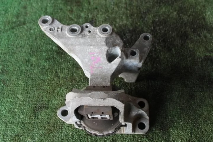 Б.у. опора двигателя NISSAN X-TRAIL T32 NISSAN X-TRAIL T32