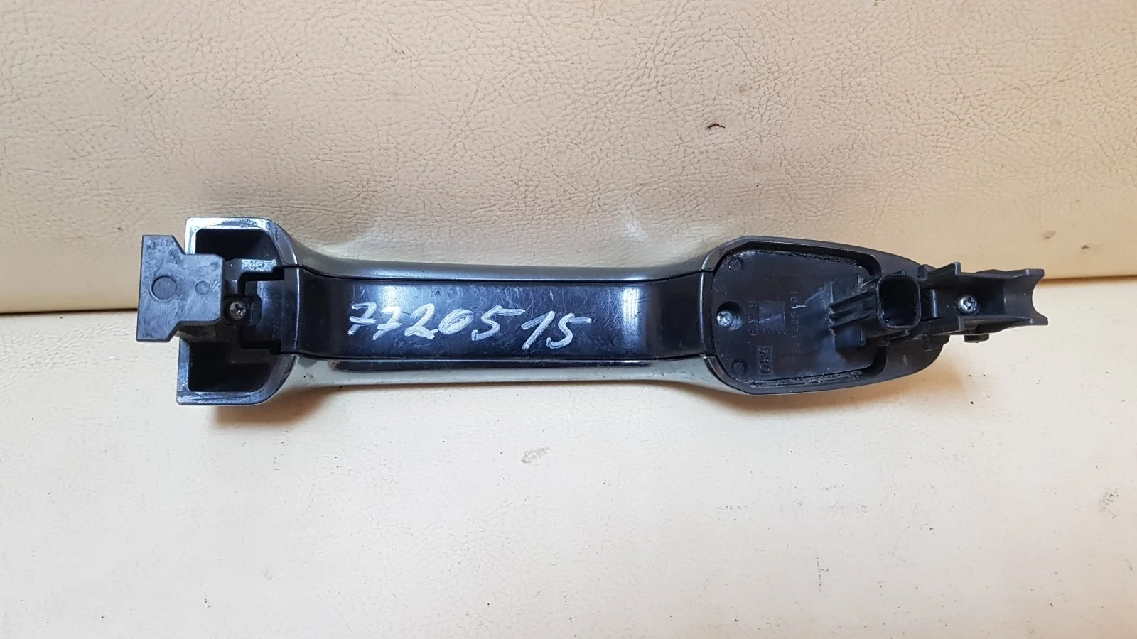 ручка двери задняя левая TOYOTA LAND CRUISER 11, 200 UZJ200 VDJ200 Задний Левый  6921060270 2007-2021 (контрактная запчасть)