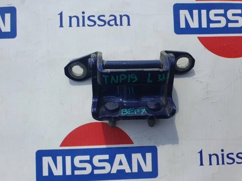 Петля двери Nissan Qashqai 2014 824014EA0A J11 R9M, задняя левая