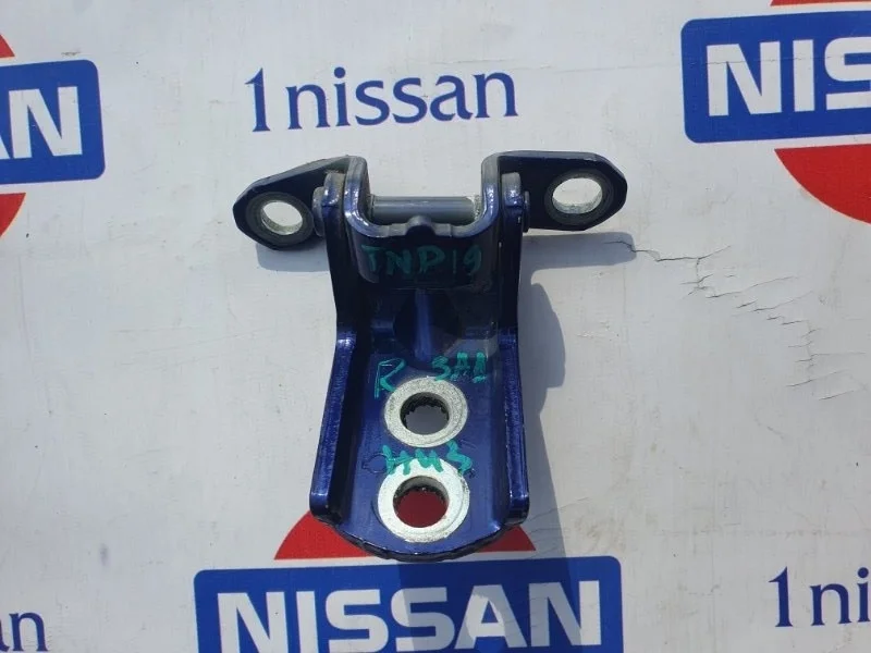 Петля двери Nissan Qashqai 2014 824204EA0A J11 R9M, задняя правая