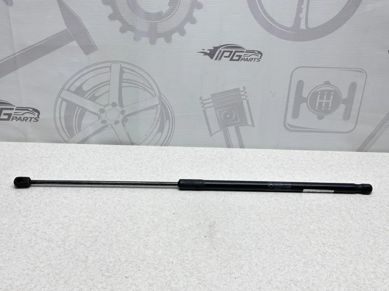 Амортизатор капота правый Mercedes-benz 2009 W204