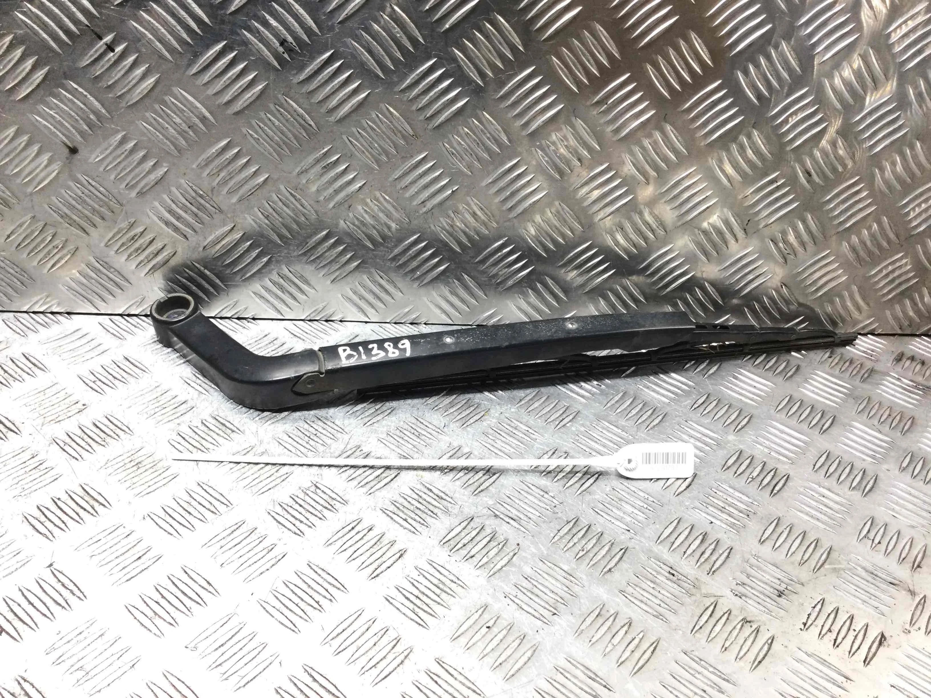 Щеткодержатель задний Land Rover Discovery Discovery III (LA) 2004 - 2009 дизель 2.7 TD Автомат