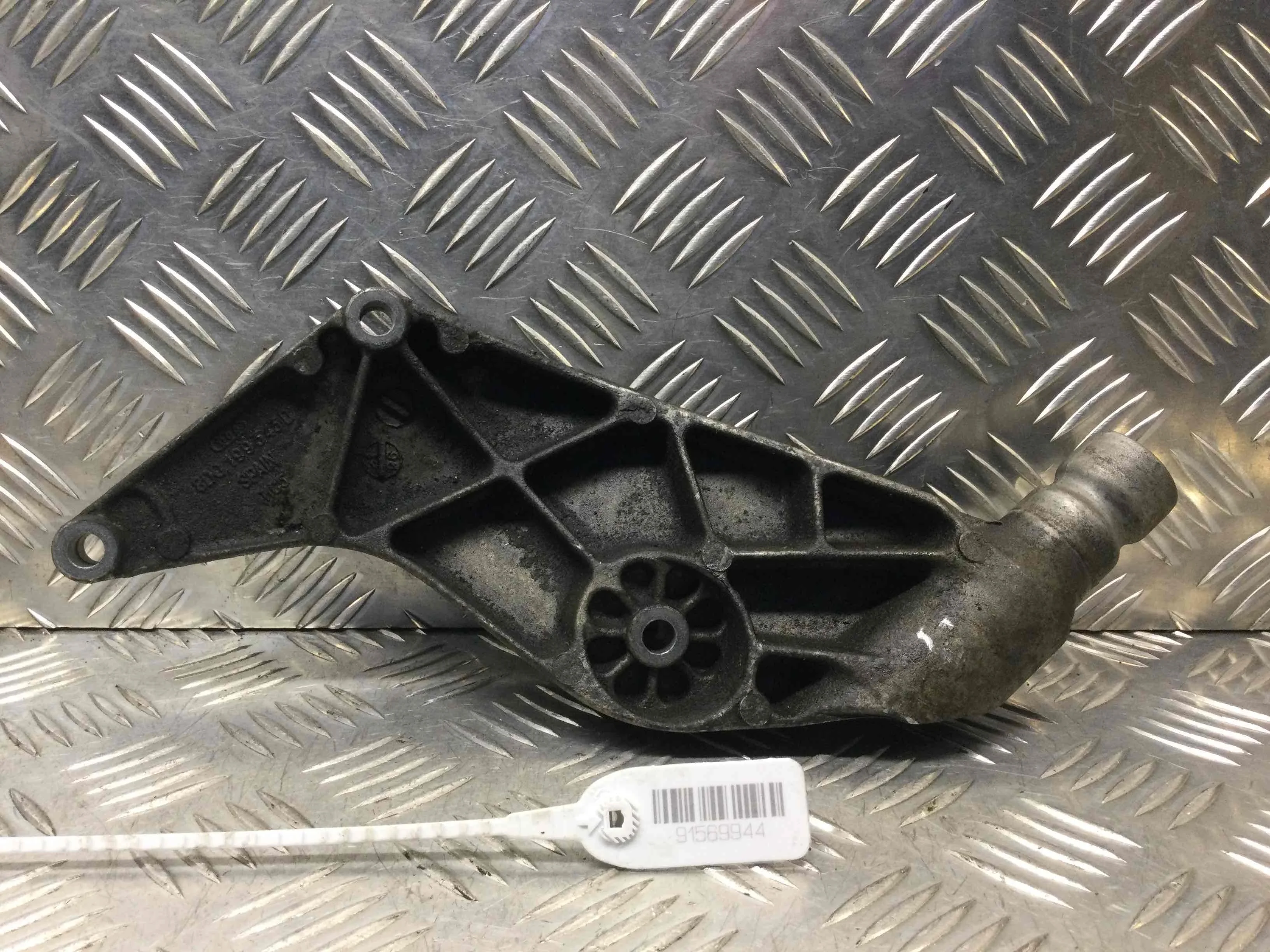 Кронштейн двигателя Audi A4 B5 (1994-1999) бензин 1.6 i Автомат Седан