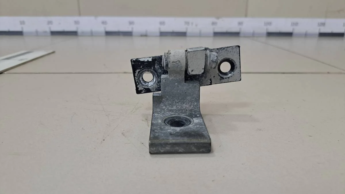 Петля двери передней правой нижняя BMW 5-series E60/E61 2003-2009