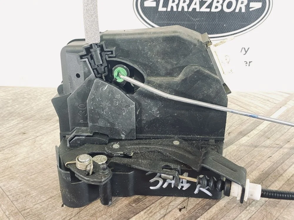 Замок двери задний правый Range Rover L322