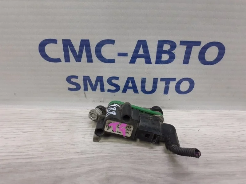 Датчик уровня подвески Volkswagen Touareg 2011 7P0616213 NF 3.6, передний левый