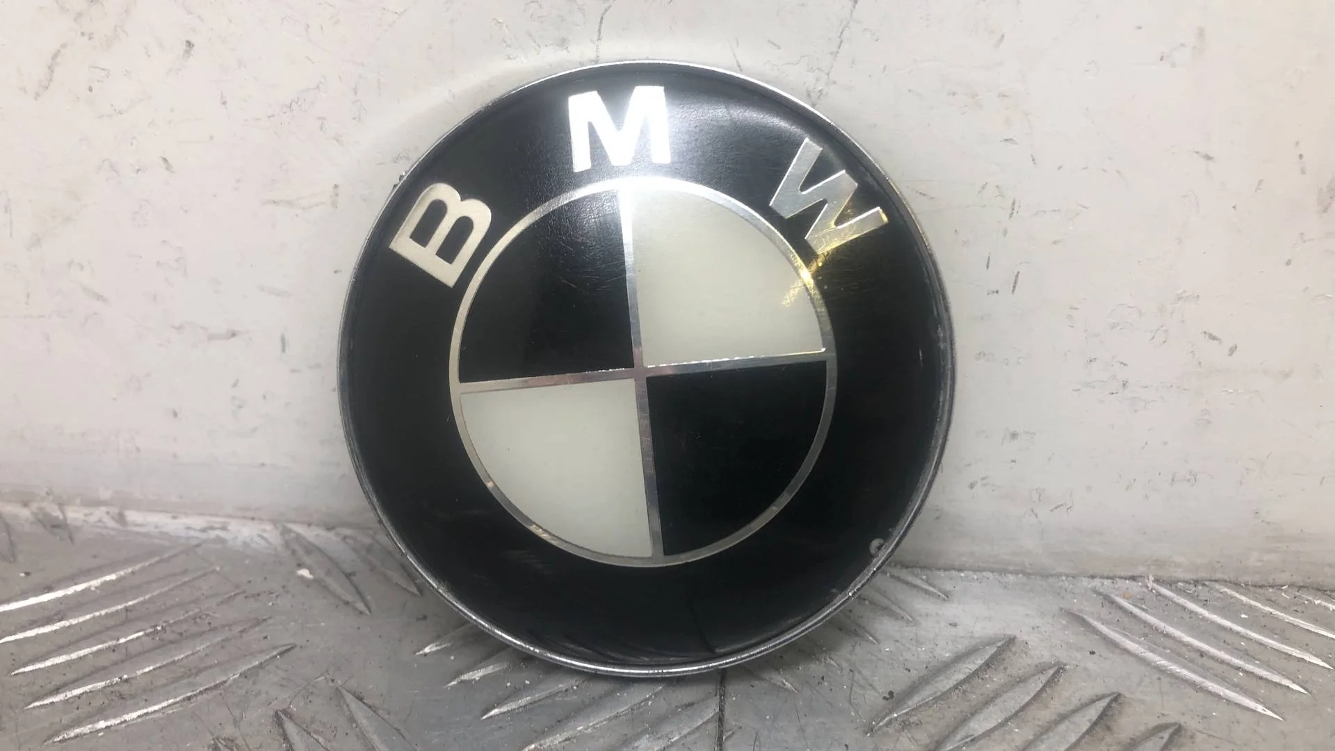 Значок (эмблема) крышки багажника BMW 5 E60/E61 E60 2007 8132375