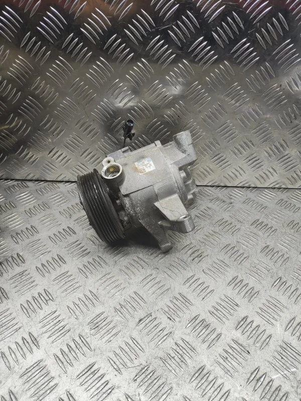 Компрессор кондиционера Subaru Forester 73111FJ000 FB20