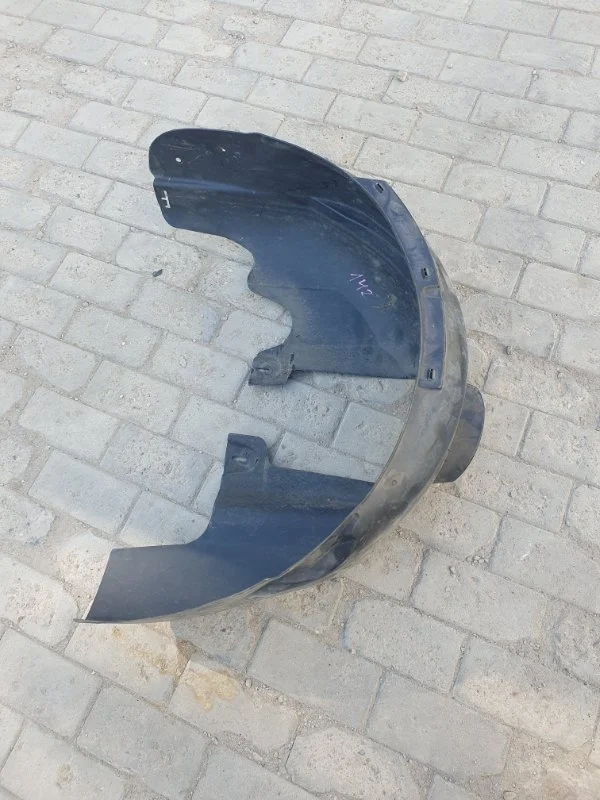 Подкрылок Volvo C30 2010-2013