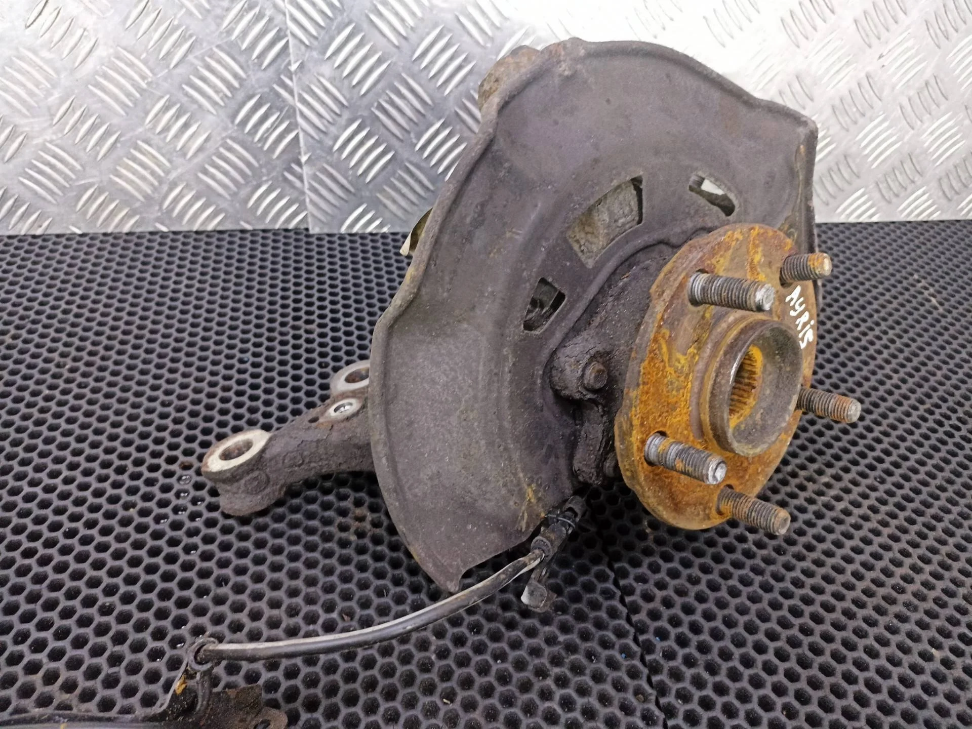 Кулак передний левый Toyota Auris 2008 4321212410