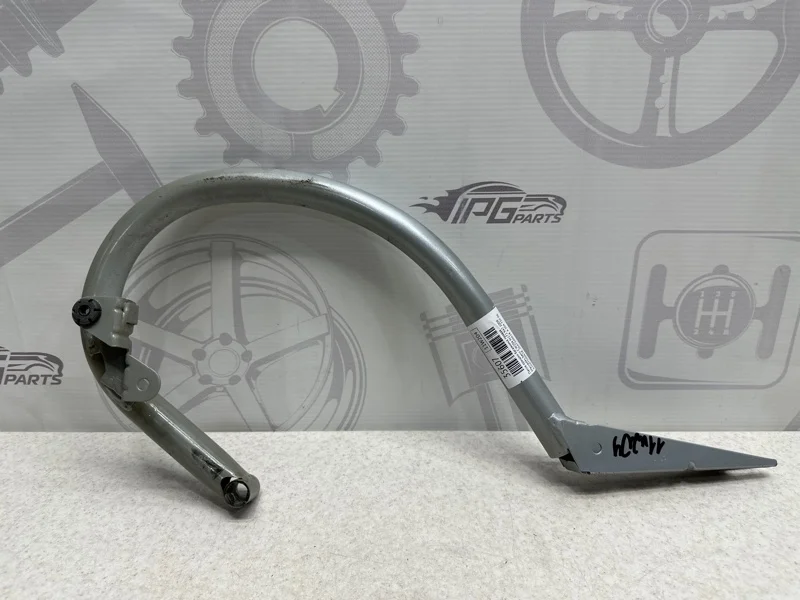 Петля крышки багажника правая Mercedes-benz 2009 W204