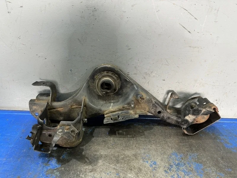 Рычаг продольный Nissan Juke F15