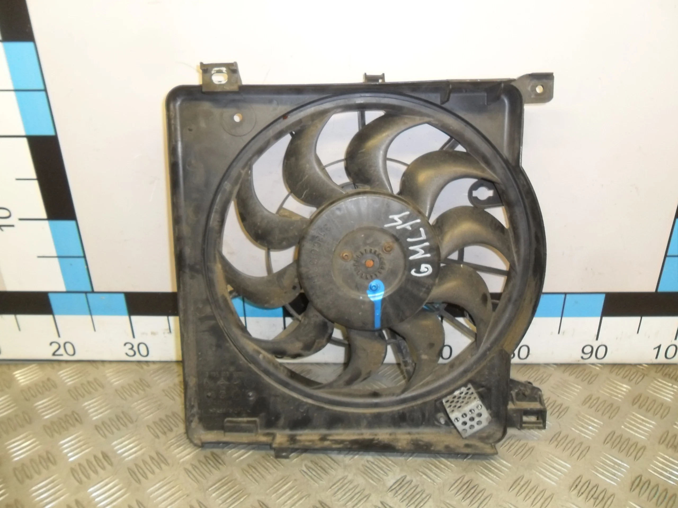 [Б/У] Вентилятор радиатора Opel Astra H Zafira B - В сборе с диффузором 13241612