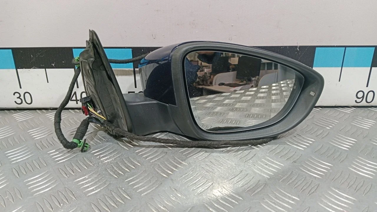 [Б/У] Зеркало правое электрическое VW Passat B7 2011-2015 - в сборе, скол на фишке [Незначительные дефекты]