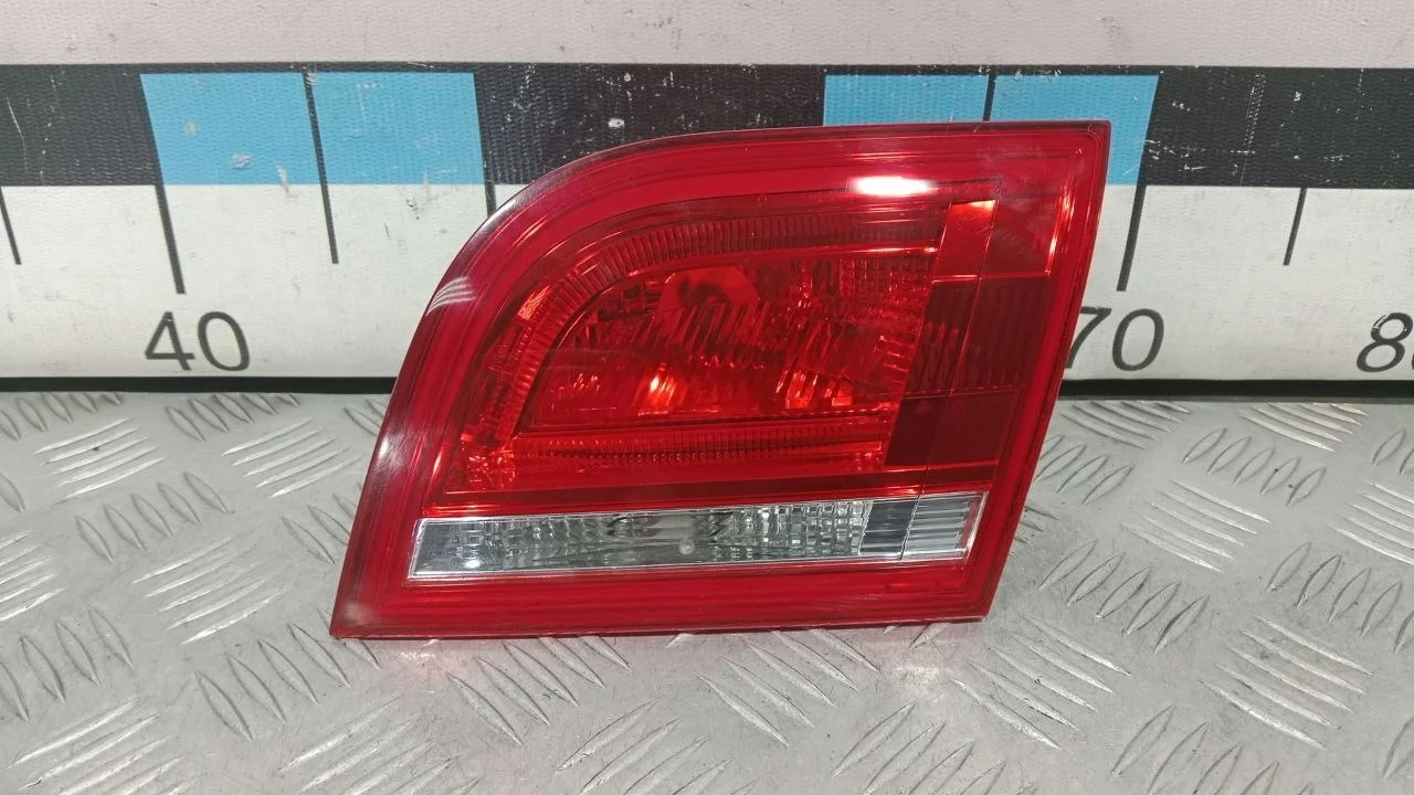 [Б/У] Фонарь задний внутренний правый Audi A3 - Без контактной платы подсветки