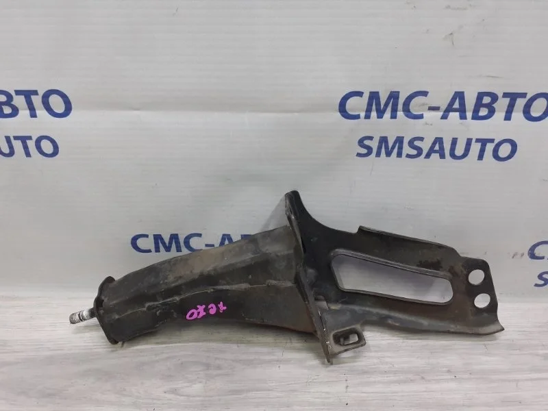 Кронштейн усилителя бампера Volvo Xc70 2008 31329437 ХС70 3.2, передний правый