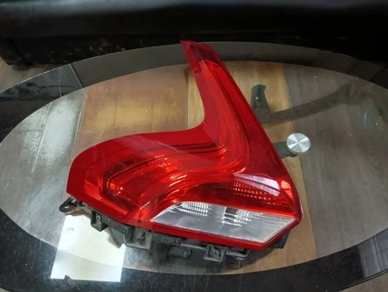 Фонарь Volvo v40 2013-2017