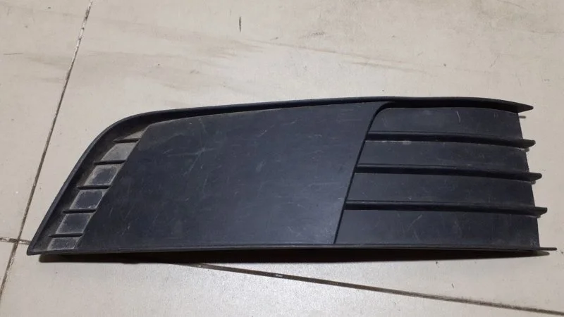 Решетка в бампер левая Skoda Octavia A7 5E