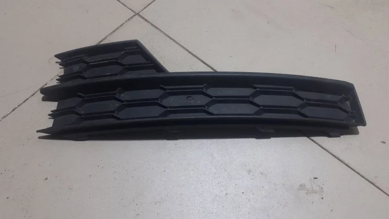 Решетка в бампер левая Skoda Octavia A7 5E
