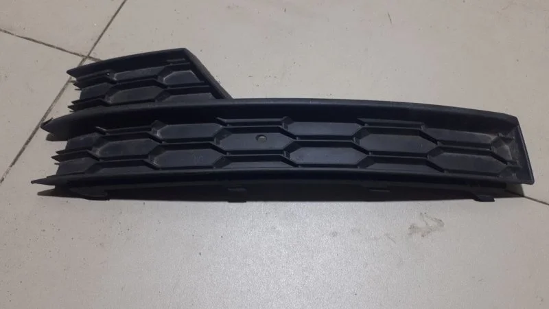 Решетка в бампер левая Skoda Octavia A7 5E
