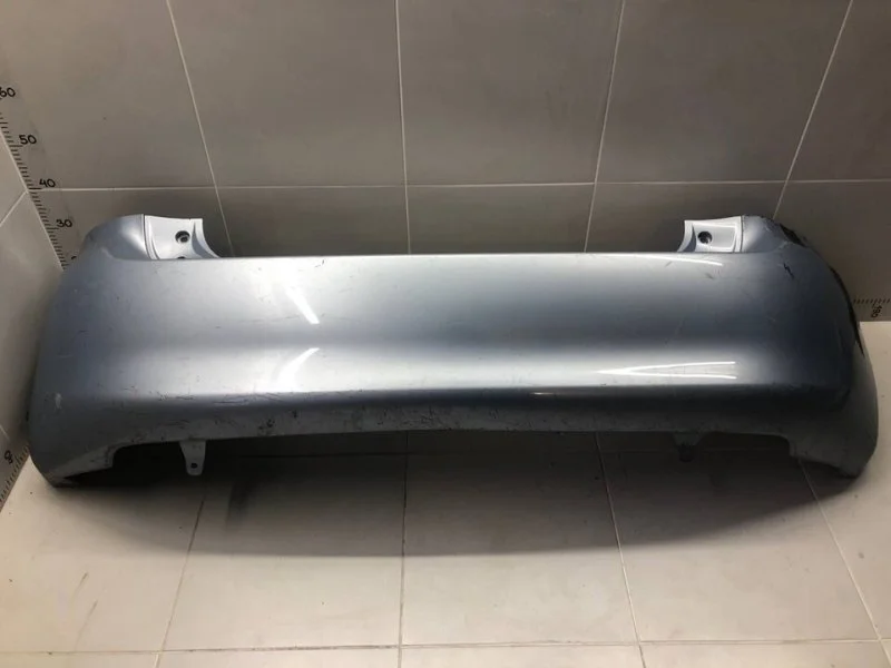 Бампер задний Toyota Auris E150