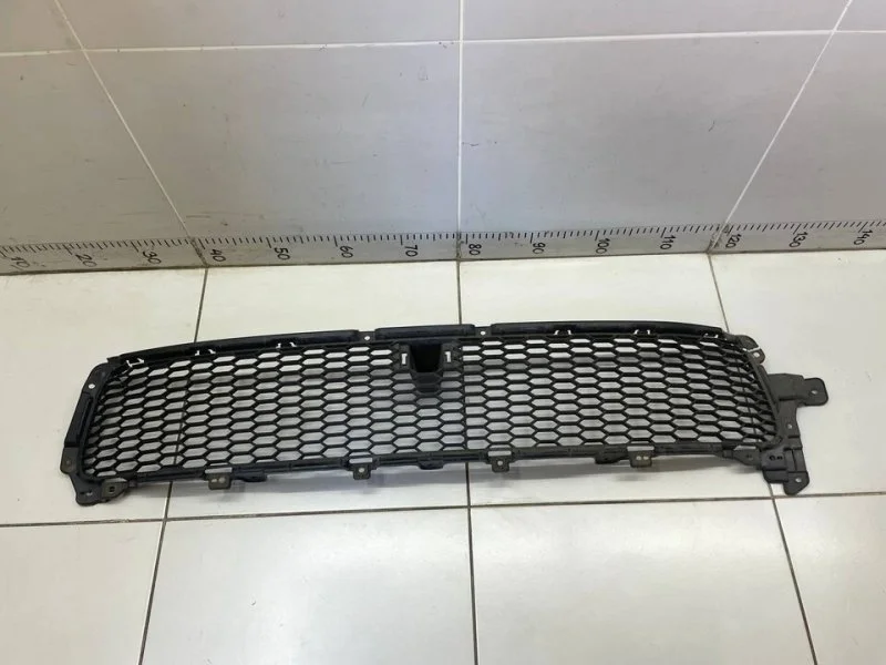 Решетка в бампер нижняя Mitsubishi Outlander 2 CW