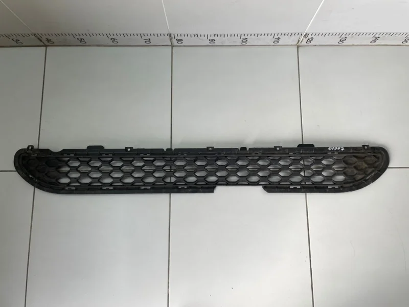 Решетка в бампер центральная Hyundai Santa Fe 4 TM