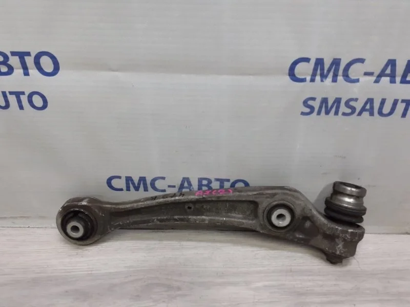 Рычаг нижний Audi A7 2013 8K0407152F C7 3.0 CGW, передний правый