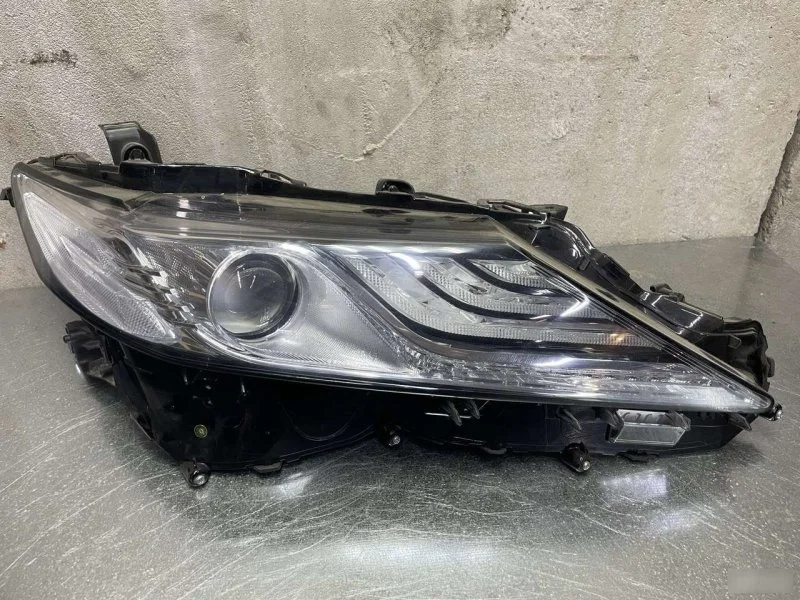 Фара светодиодная передняя правая Toyota Camry 70
