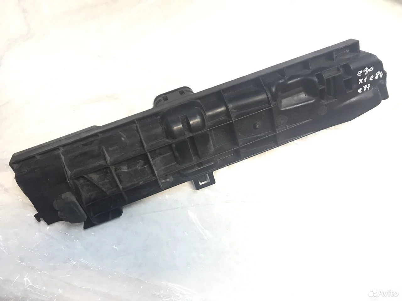 17107524912 кронштейн радиатора бмв е90 х1 е84 е87