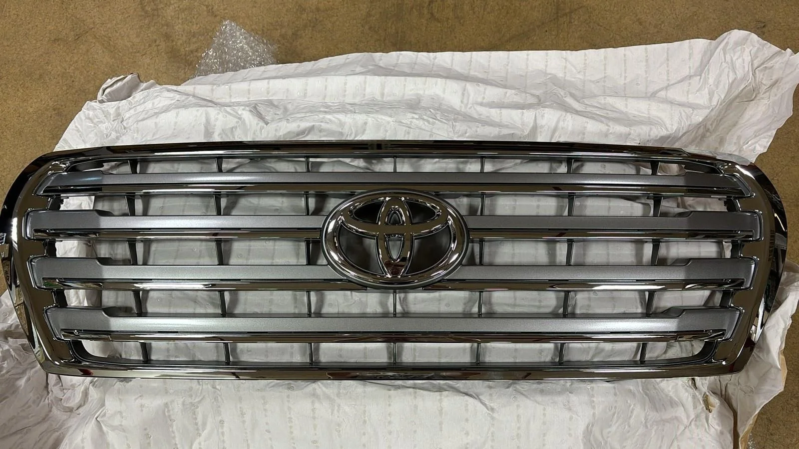 Решетка Toyota LAND CRUISER 200 Оригинал 2012-2016