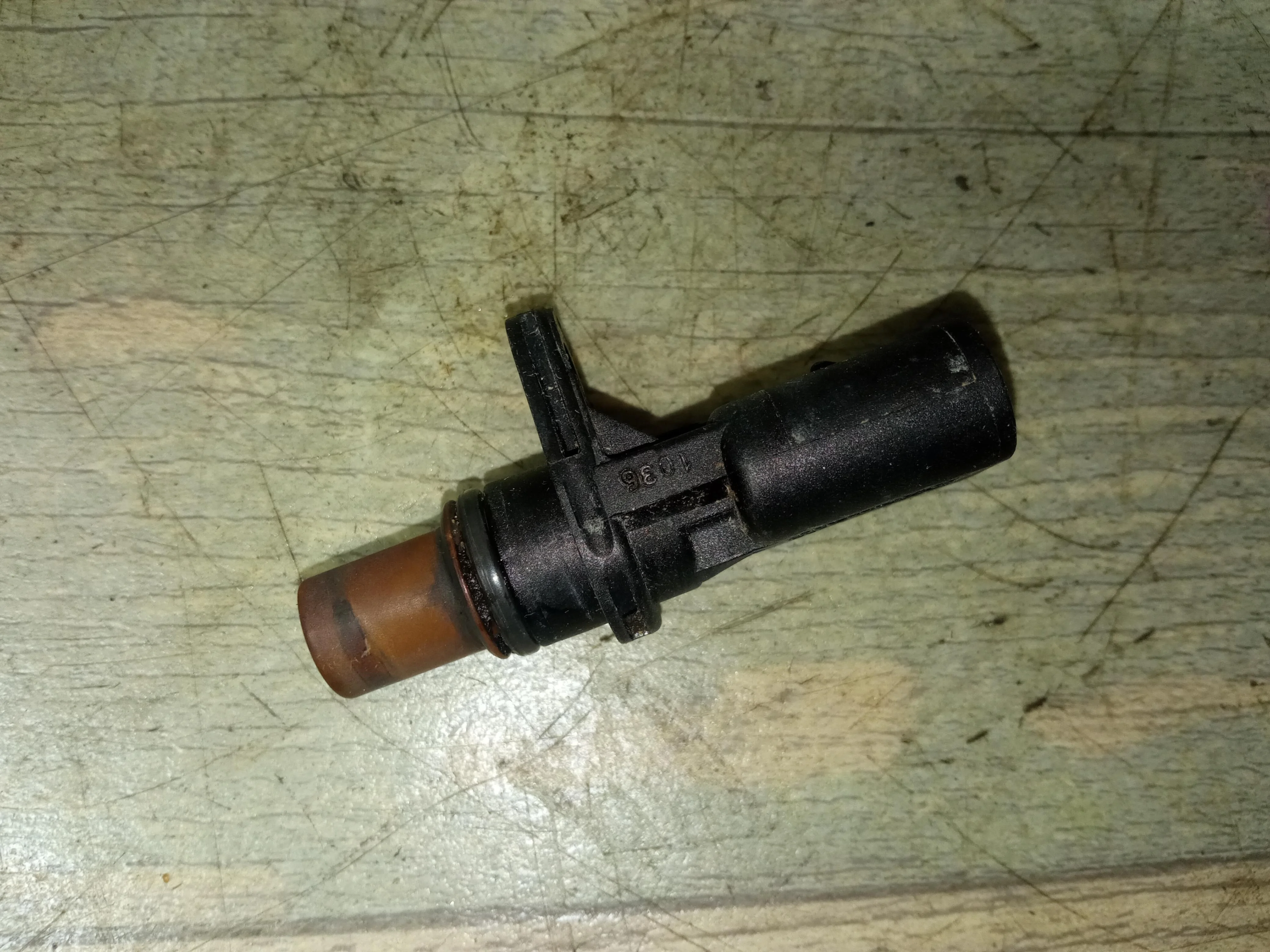 Датчик положения распредвала Audi VW Skoda