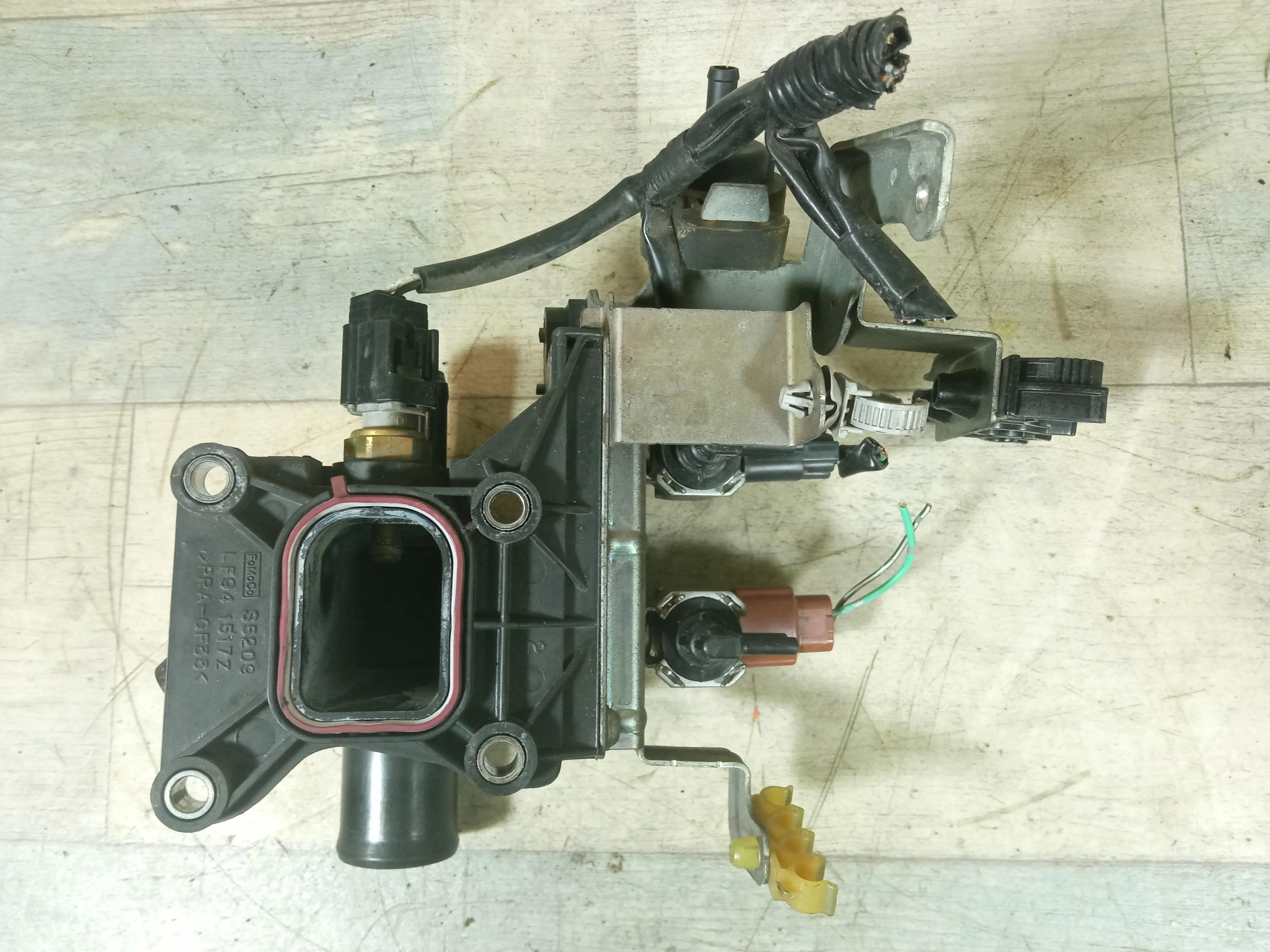 Корпус термостата LF 2.0 Mazda 3, 6, MX-5, Atenza, Axela
