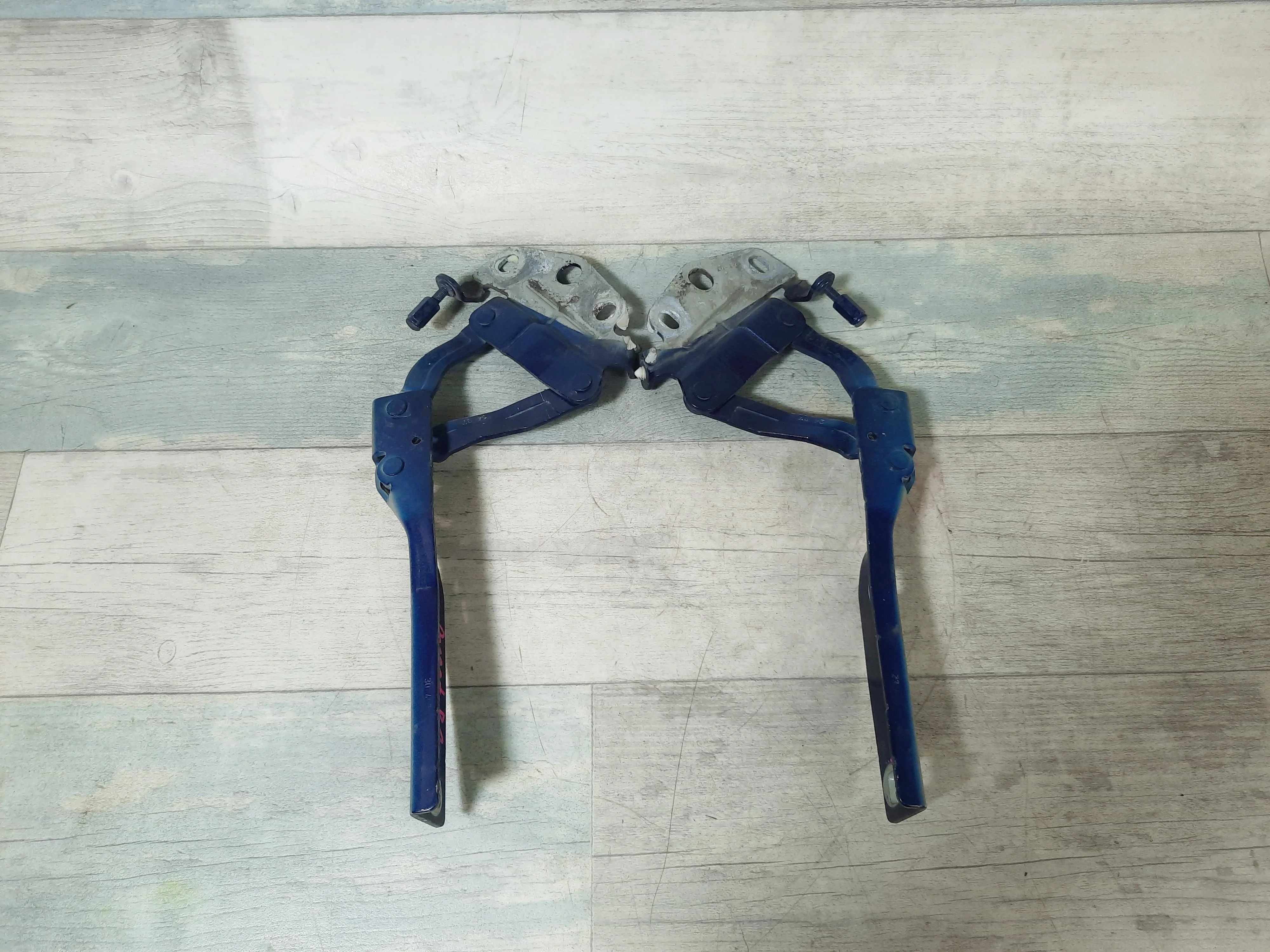 Петля капота VW PASSAT B6