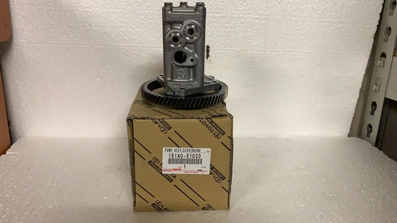 НОВЫЙ Насос масляный 1VDFTV LAND CRUISER 200
