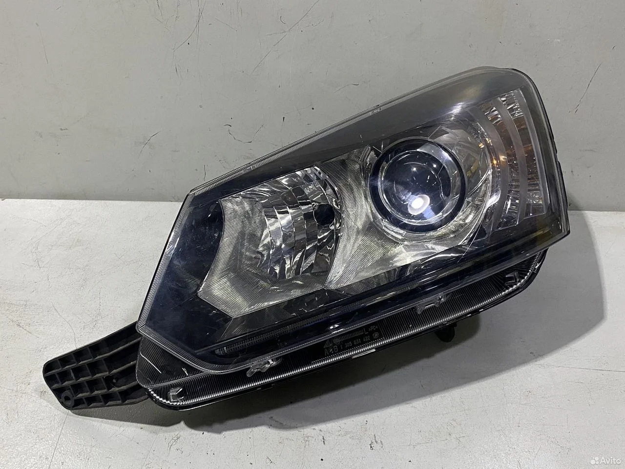 Фара левая ксенон skoda yeti