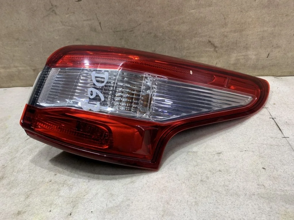 Фонарь задний правый Nissan Qashqai J11 С ДЕФЕКТОМ
