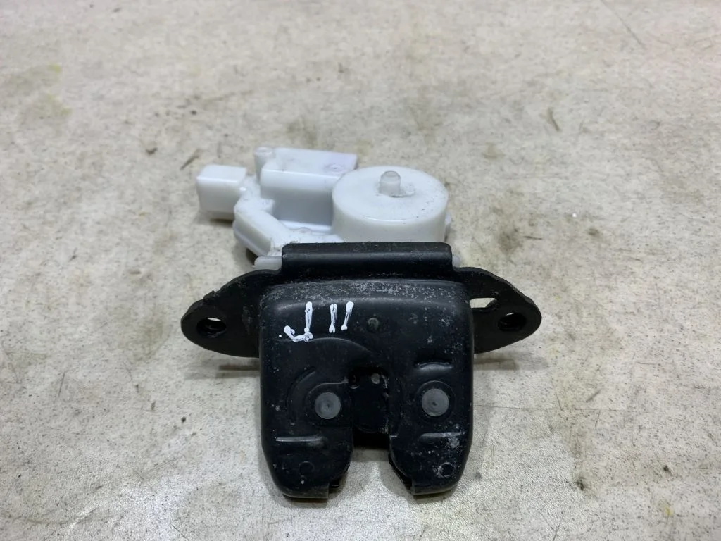 Замок багажника Nissan Qashqai J11 Кашкай