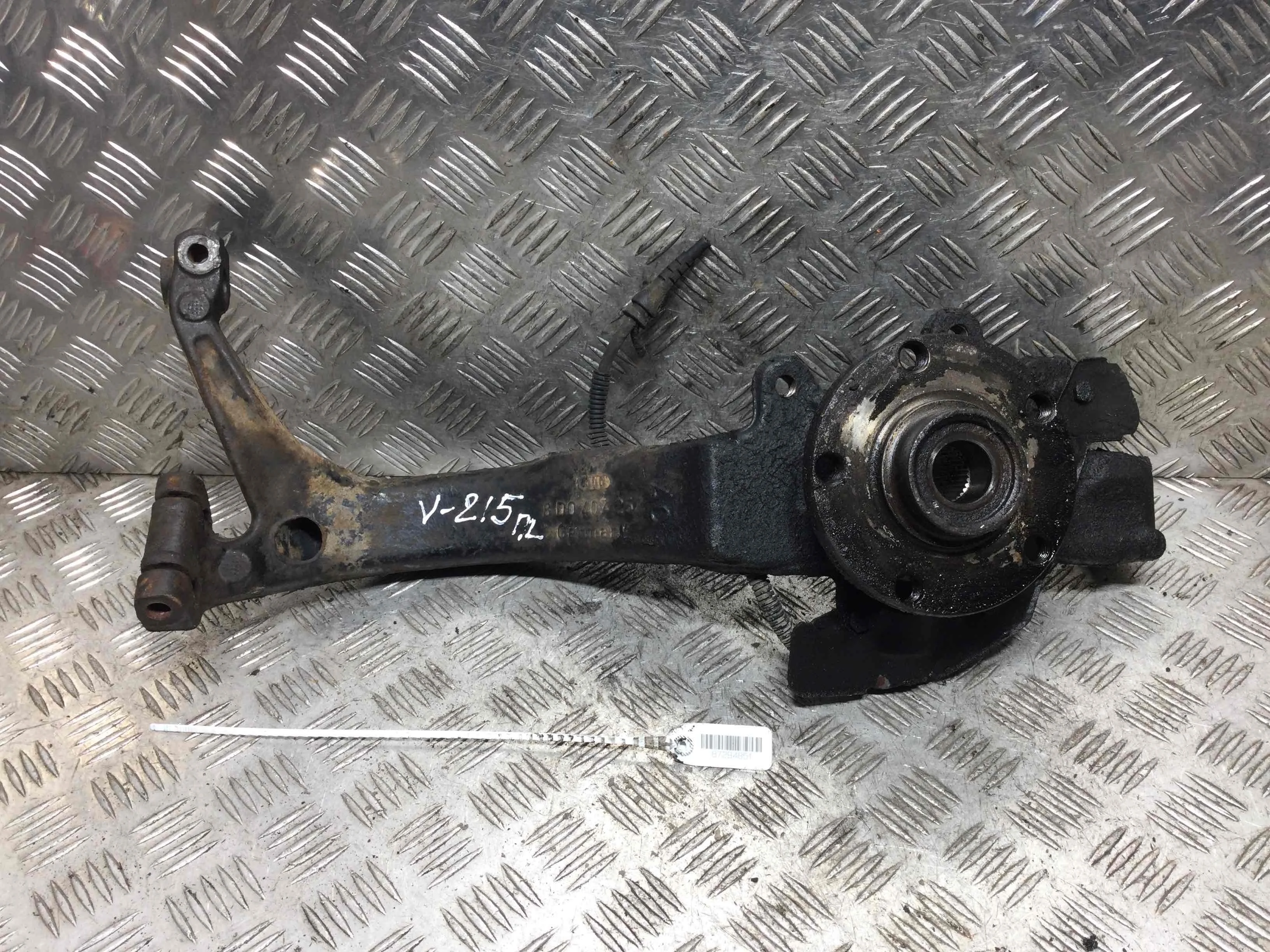 Ступица передняя левая Volkswagen Passat B5 (1996-2000) бензин 1.6 i Механика Универсал