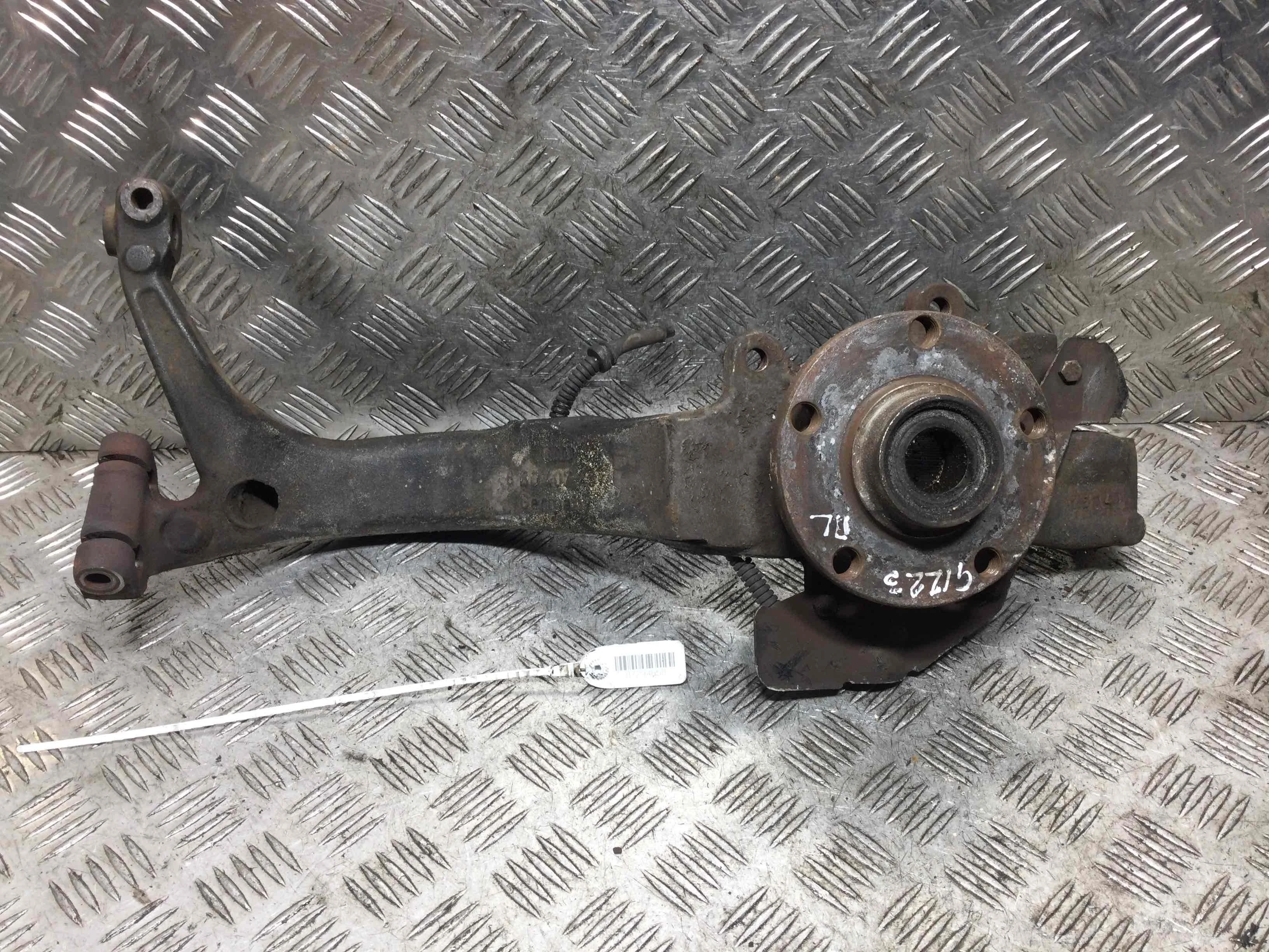 Ступица передняя левая Audi A4 B5 (1994-1999) бензин 1.6 i Механика Седан