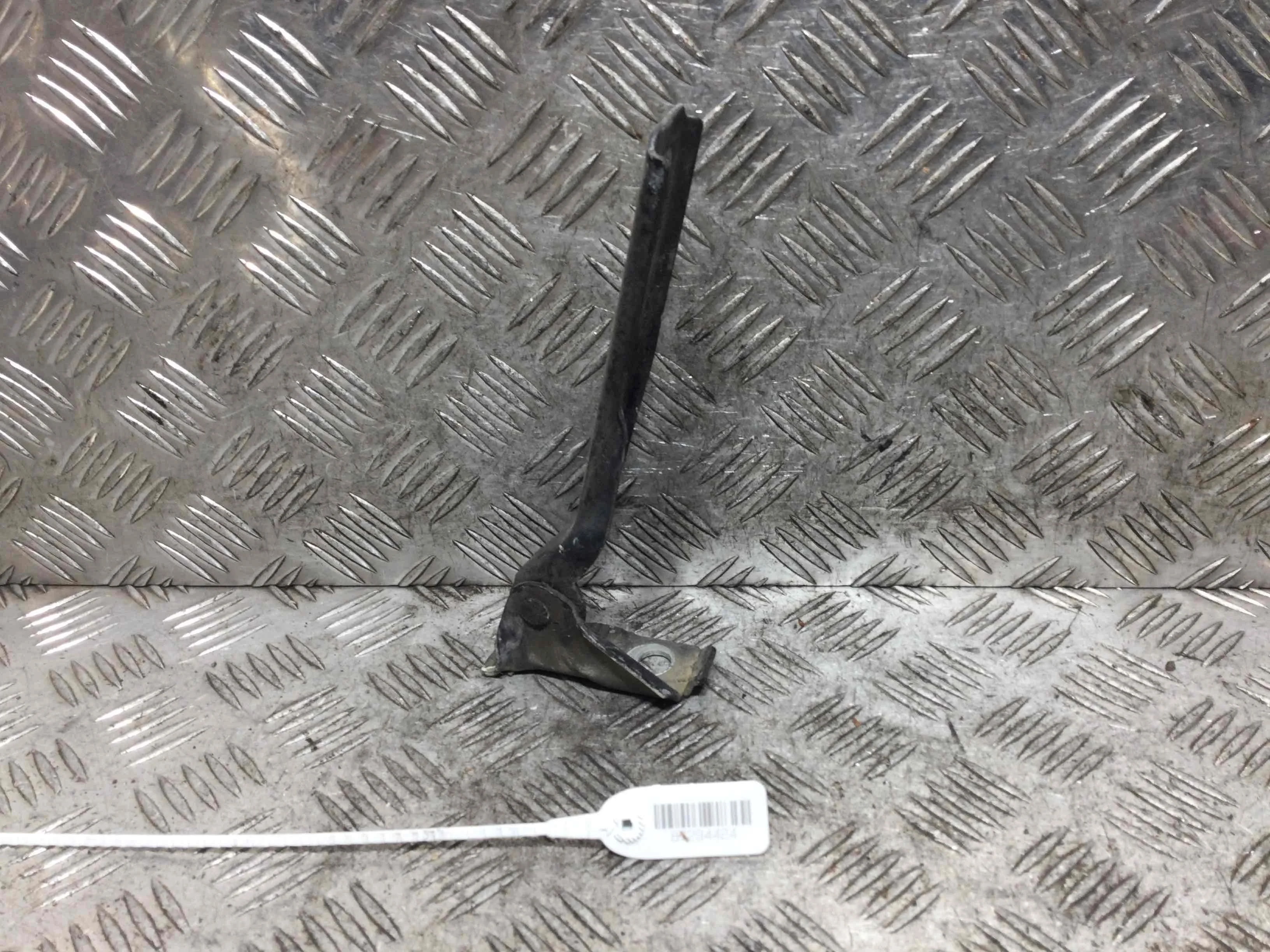 Петля капота правая Volkswagen Bora Bora (1J) 1998 - 2005 бензин 2.0 i Механика Универсал