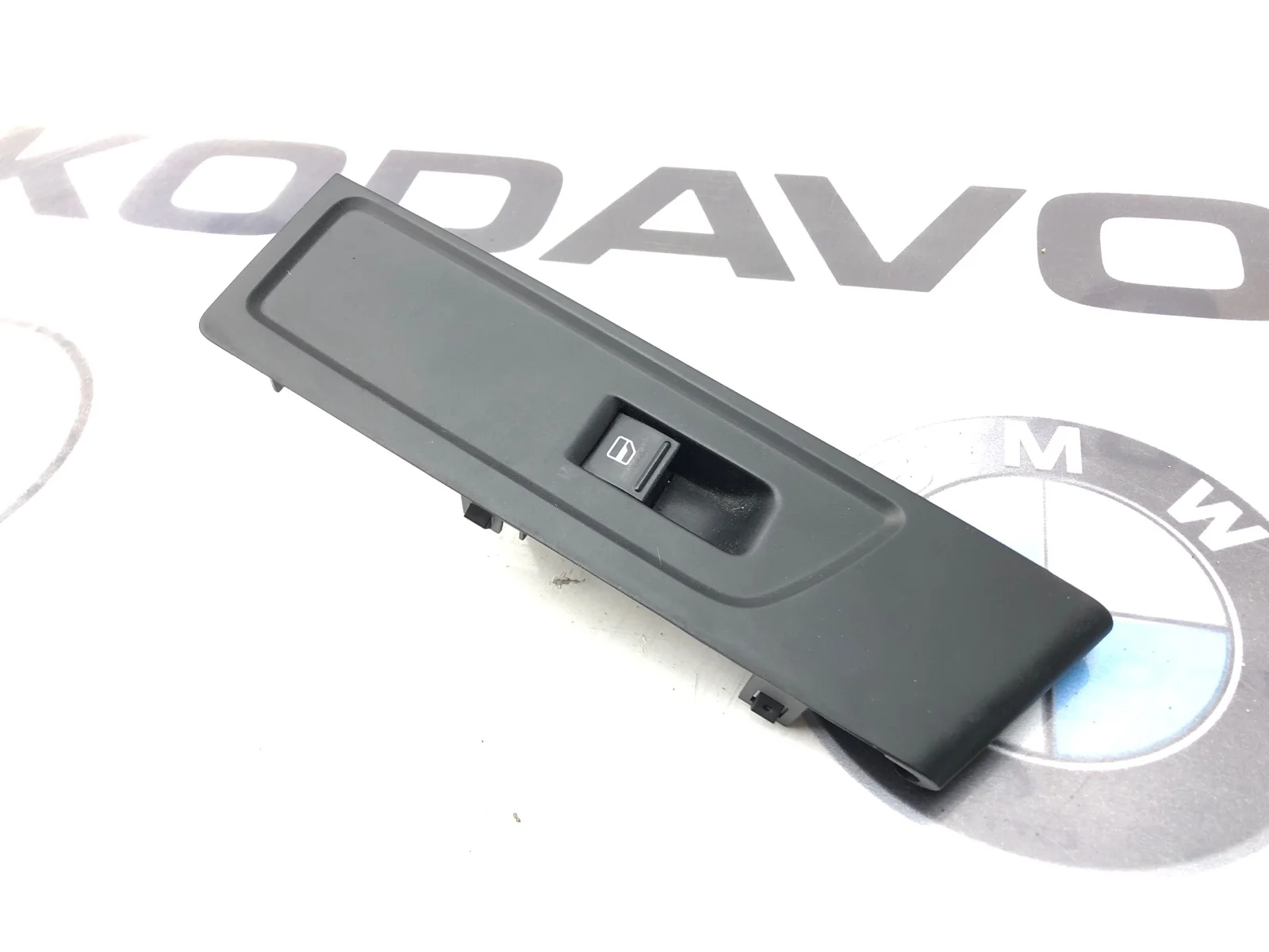 Кнопка стеклоподъемника Volkswagen Passat 2015 7L6959855B B7 2.0 CFFB, задняя левая