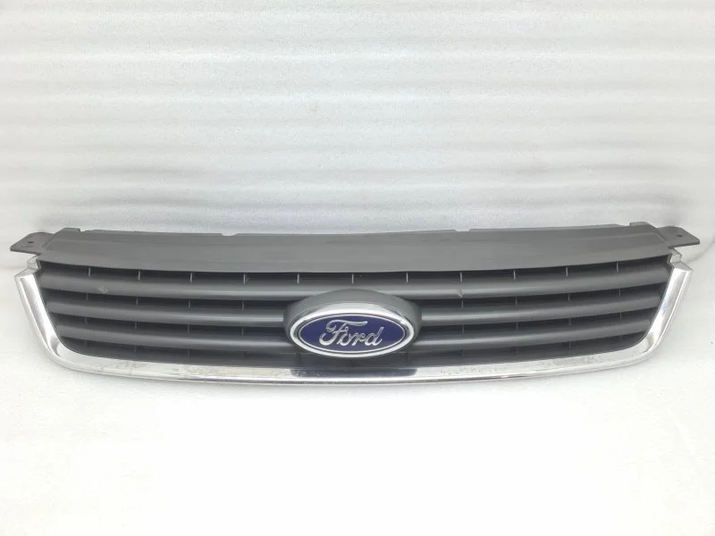 Решетка радиатора Ford Kuga 2011
