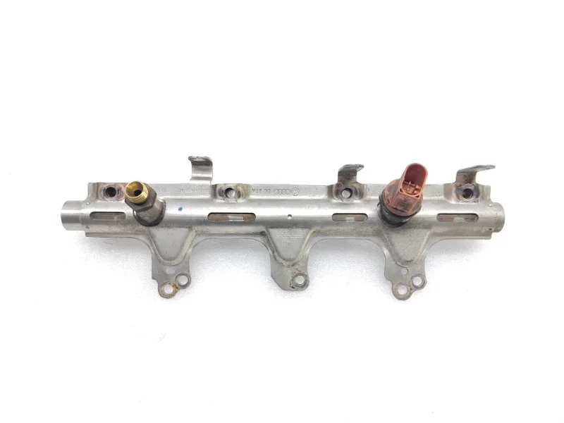 Топливная рампа Volkswagen Tiguan 2012 5N