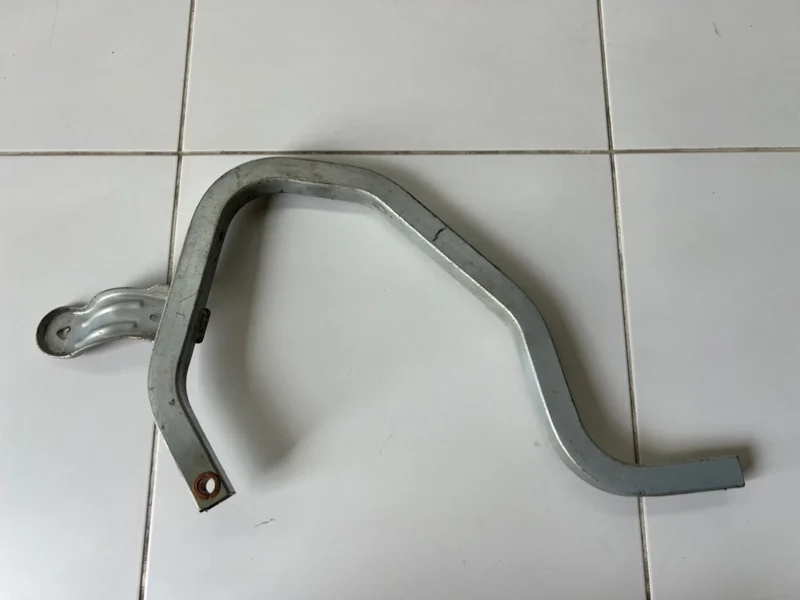 Петля крышки багажника левая Renault Logan 1 2007