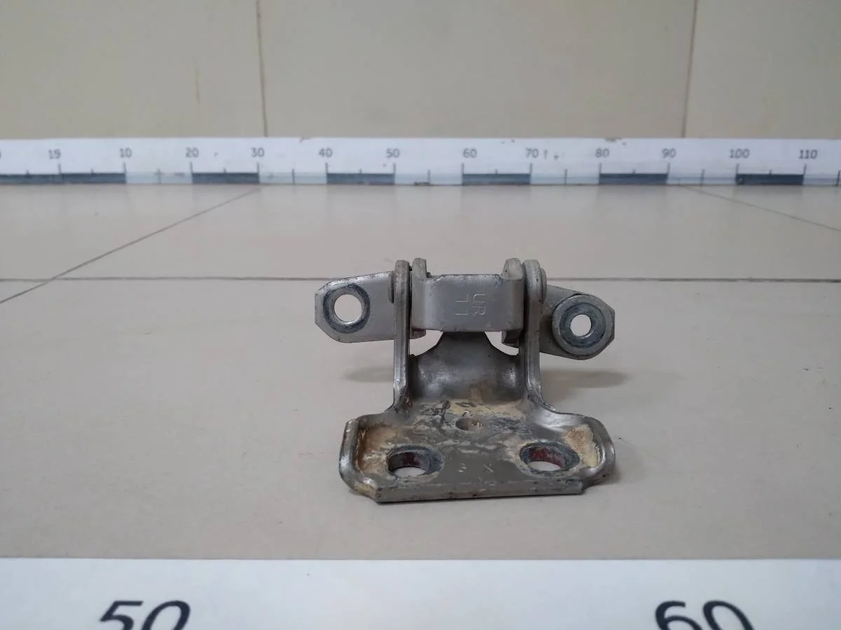Петля двери задней правой нижняя Suzuki Liana 2001-2007