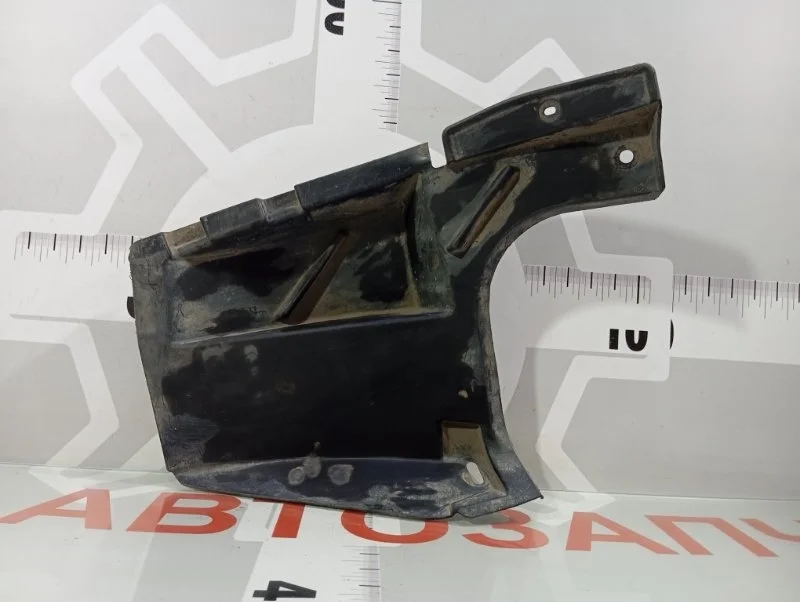 Пыльник бампера задний правый Toyota Corolla E180