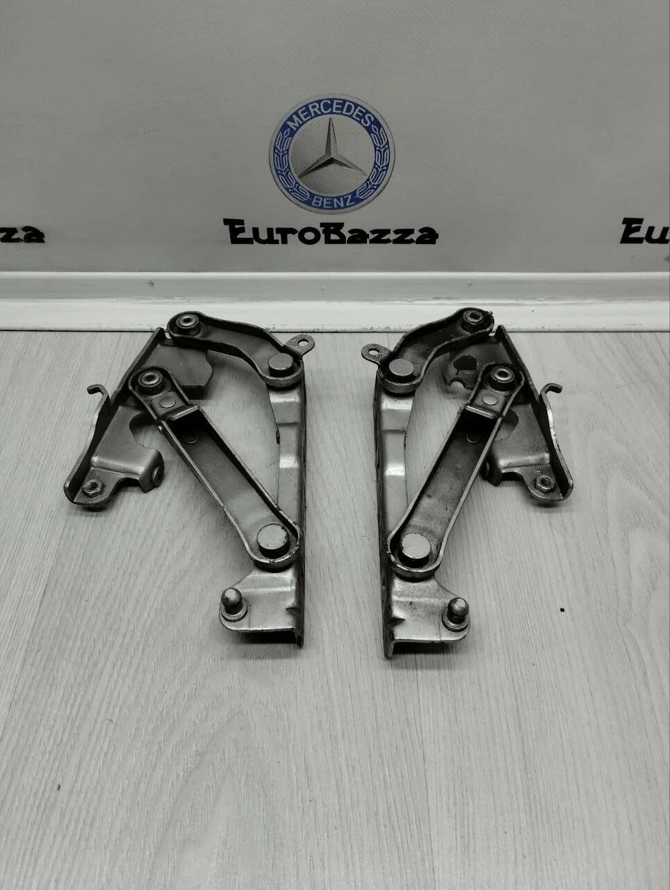 Петля капота Mercedes W215