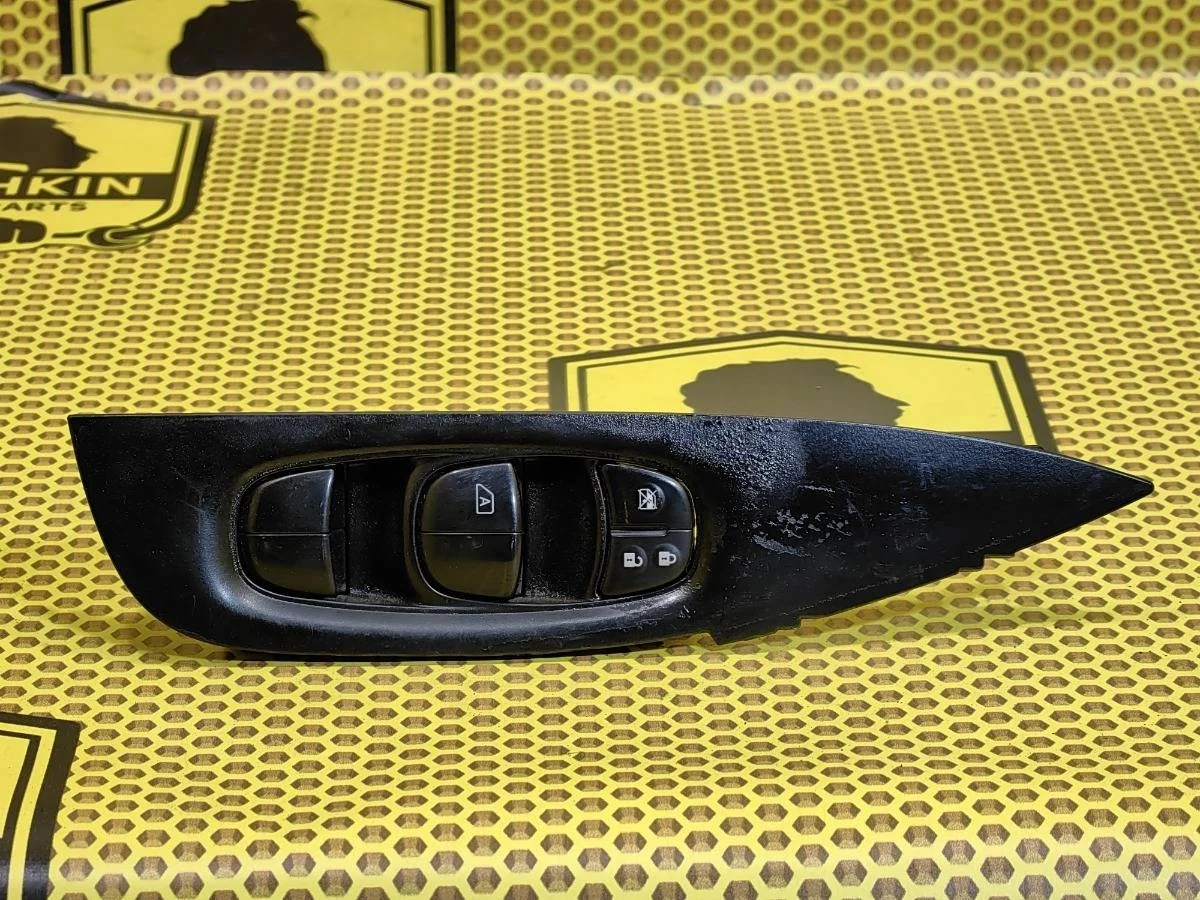 Блок стеклоподъемников Nissan Qashqai 2014 J11