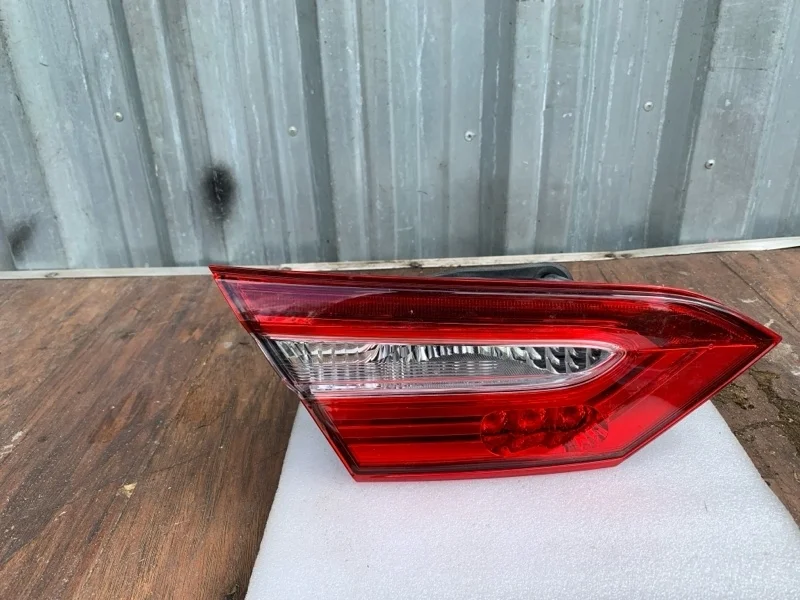 Фонарь Toyota Camry 2018-2021 70
